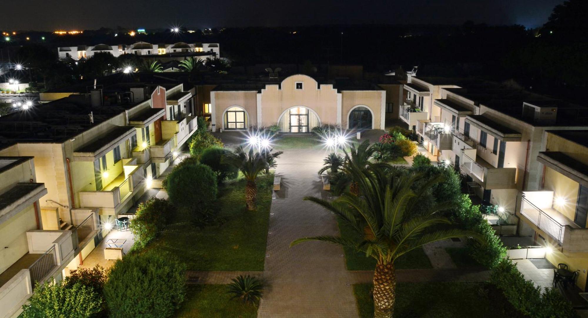 Hotel Thalas Club Torre dell'Orso Exteriör bild