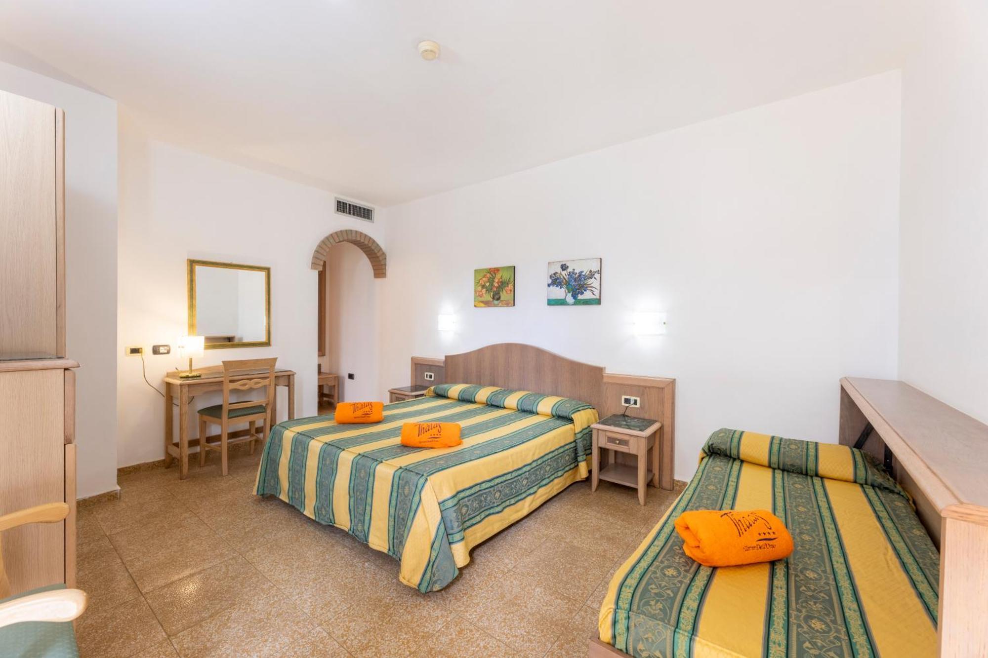 Hotel Thalas Club Torre dell'Orso Exteriör bild