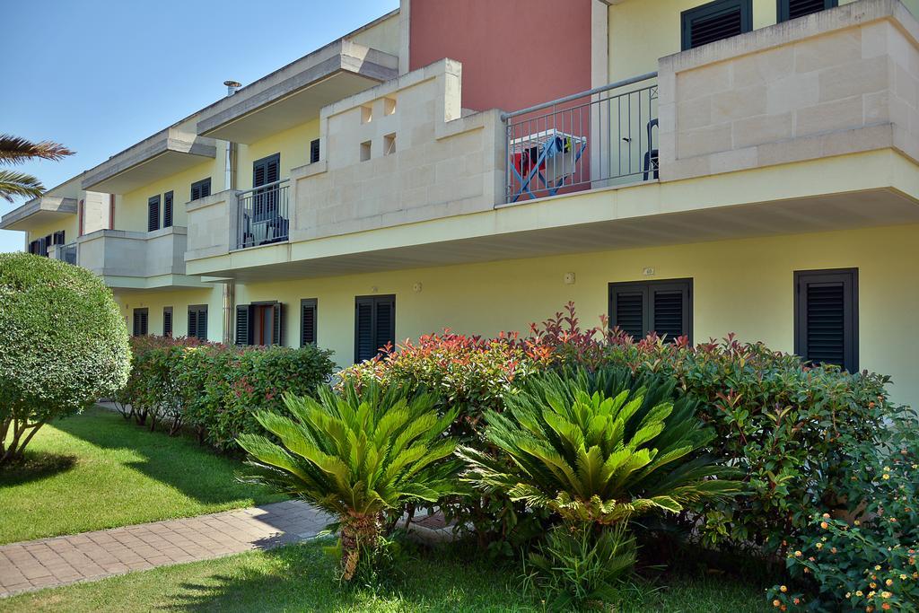 Hotel Thalas Club Torre dell'Orso Exteriör bild