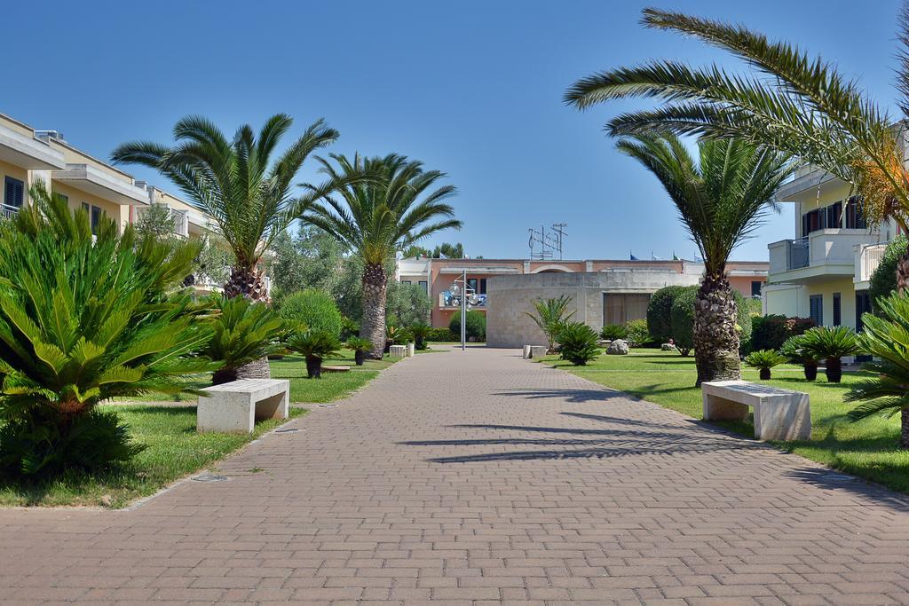 Hotel Thalas Club Torre dell'Orso Exteriör bild