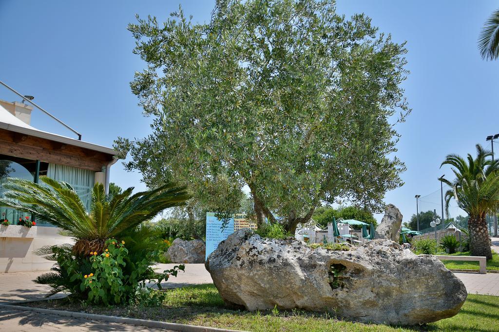Hotel Thalas Club Torre dell'Orso Exteriör bild